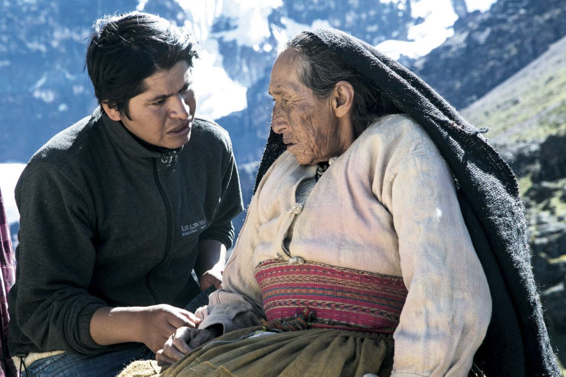 Óscar Catacora en el rodaje de Wiñaypacha