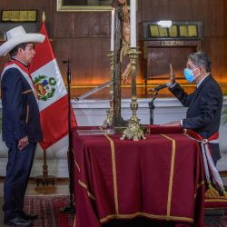 Presidente Pedro Castillo acepta la renuncia de Avelino Guillén y dispuso salida del comandante general PNP