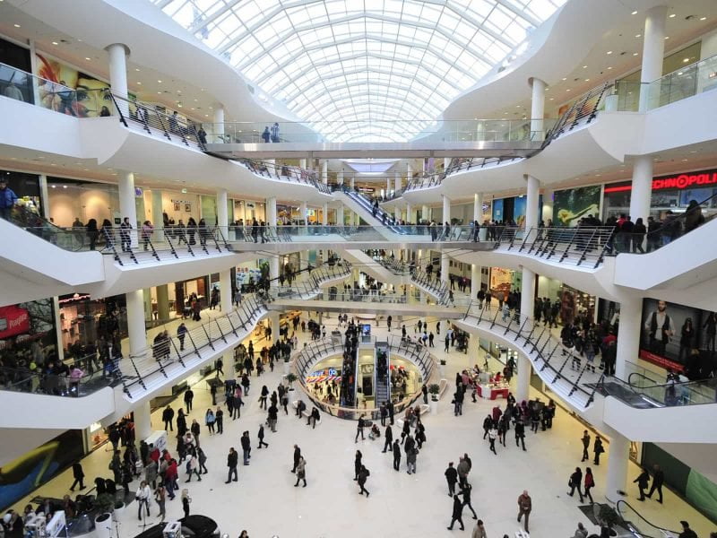 Peruanos en centros comerciales