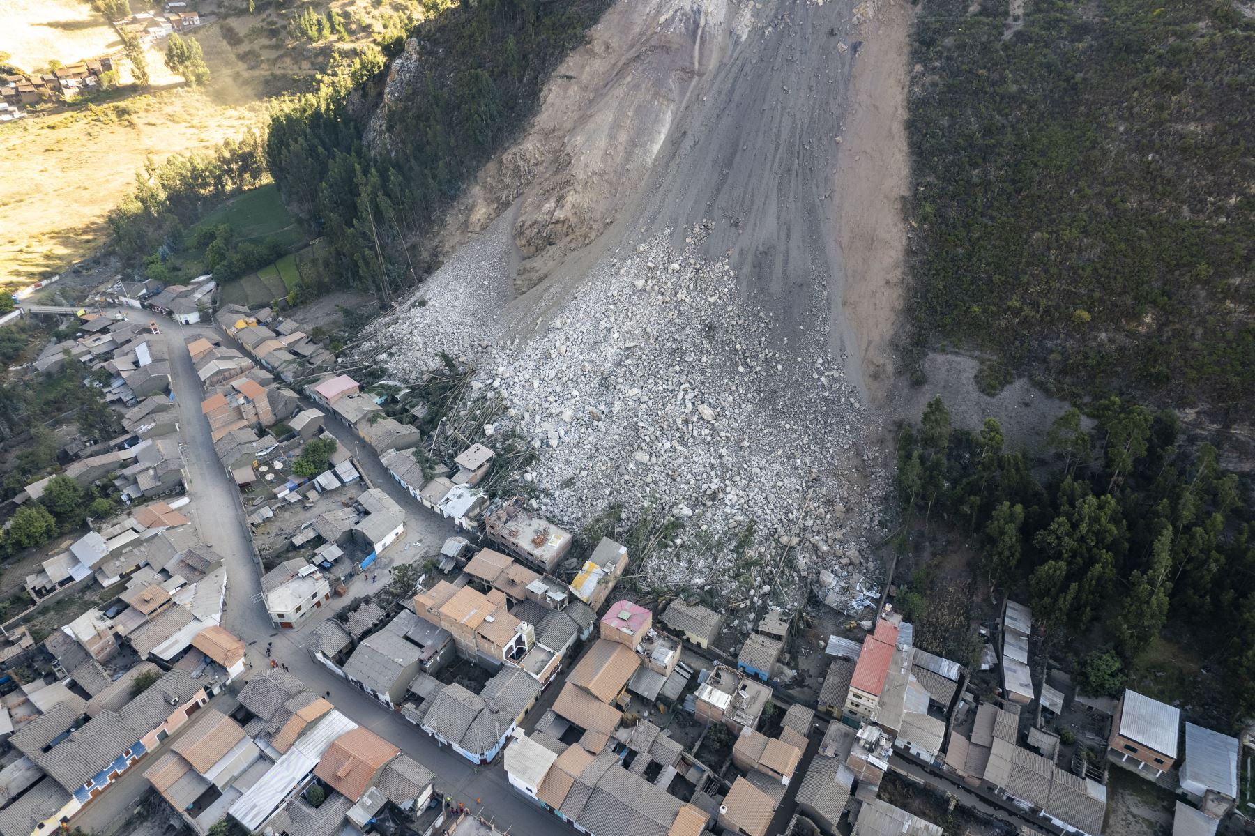 Derrumbe de cerro en Chavín de Huántar