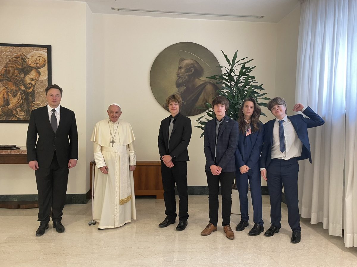 Elon Musk y sus hijos con el Papa Francisco (Foto Twitter Elon Musk)