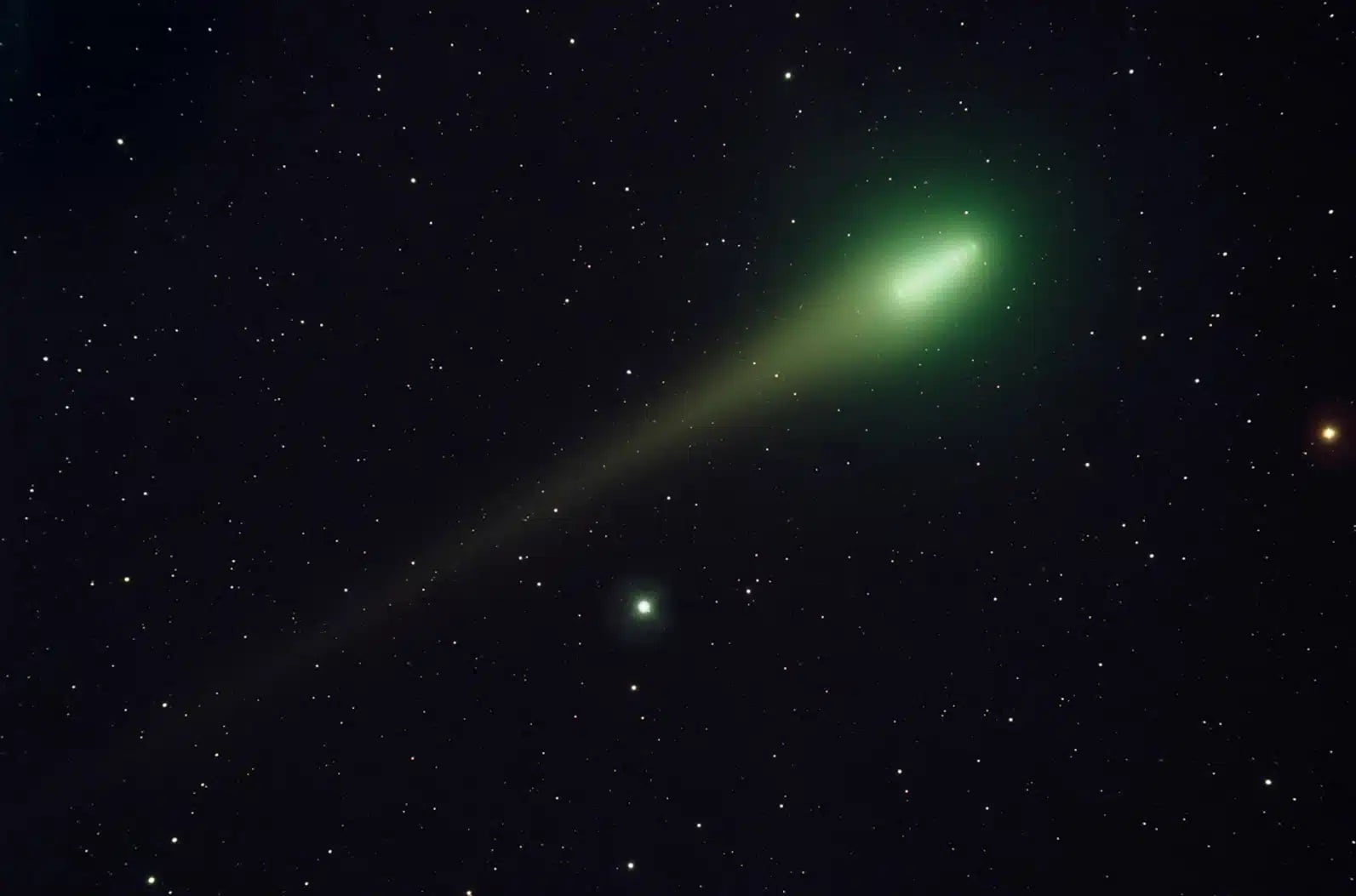 Cometa verde en Perú
