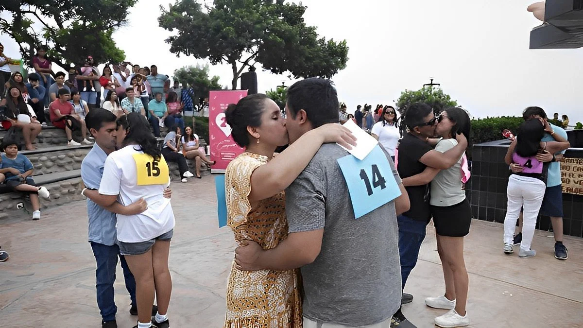 Día Internacional del Beso en Perú