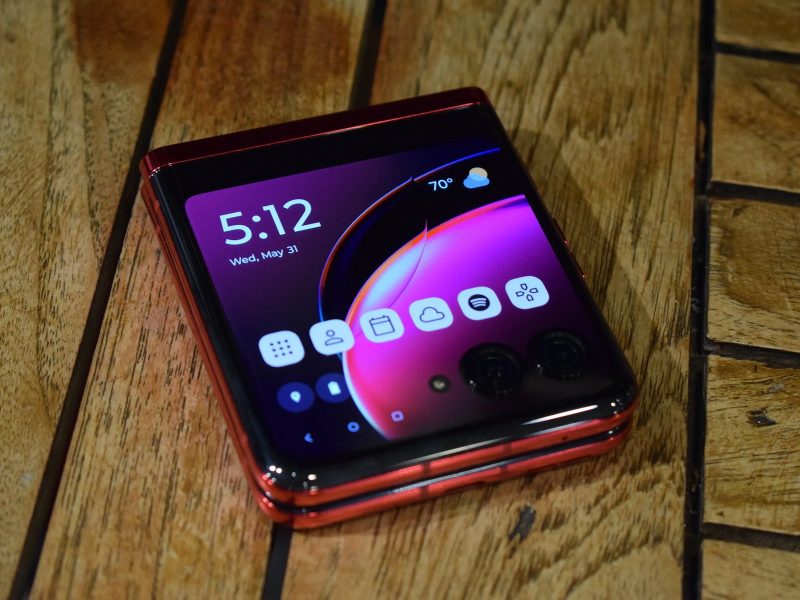 Motorola razr, el smartphone que tiende un puente entre la moda y la tecnología