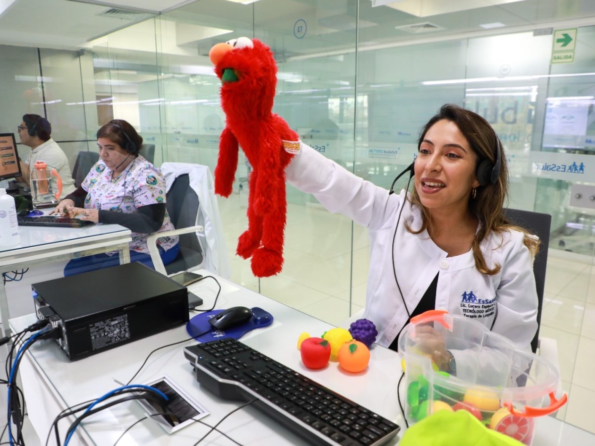 Centro Nacional de Telemedicina brinda teleterapia a niños y adultos mayores de zonas remotas y recibe premio