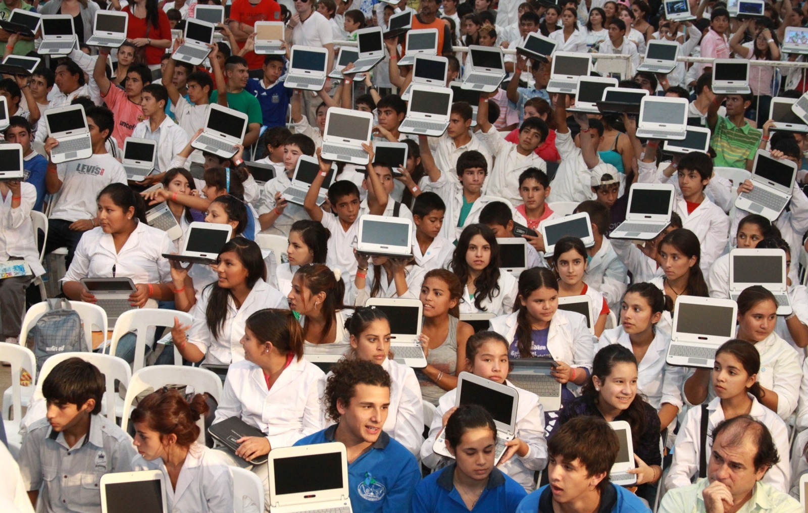 Hughes y Microsoft se unen para impulsar la inclusión digital de América Latina