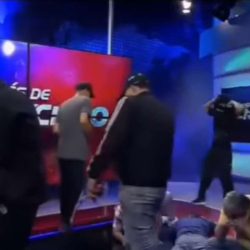 Ecuador: Delincuentes tomaron así canal de TV EN VIVO y secuestraron a periodistas y trabajadores