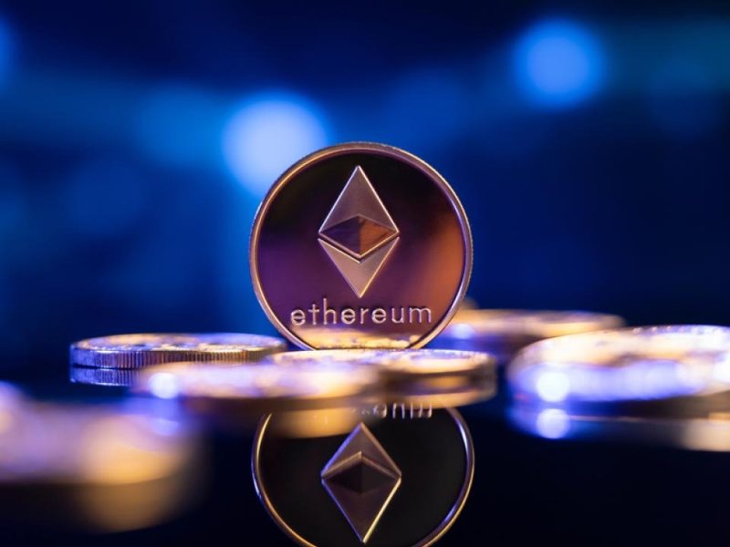 Comisión de Bolsa y Valores (SEC) de los EE.UU. aprobó los ETF de Ethereum, segunda criptomoneda más popular