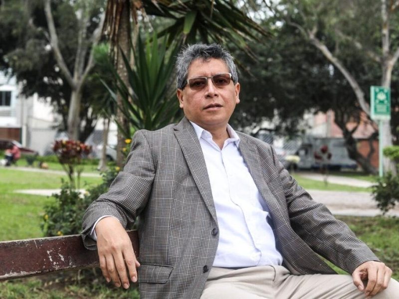 Reconocido autor Marcel Velázquez, docente sanmarquino, recibe importante galardón internacional