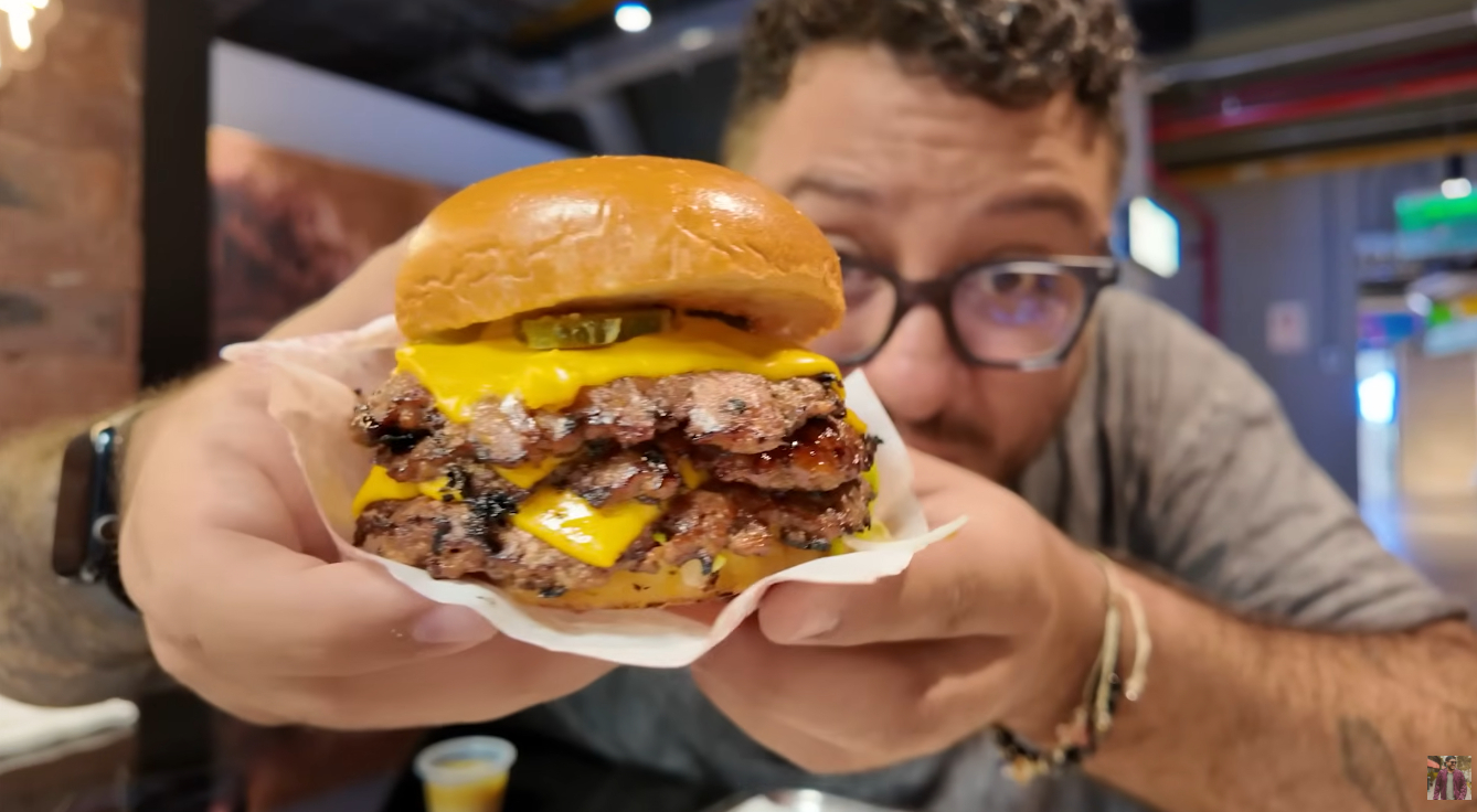 La hamburguesa subterránea: El ‘Cholo’ Mena descubre rincón escondido en Larcomar